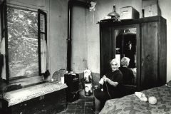 Abruzzo: interno di una casa a Pescina, 1973